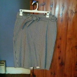 Ann Taylor seersucker skirt.Sz 8 Petite. Worn once